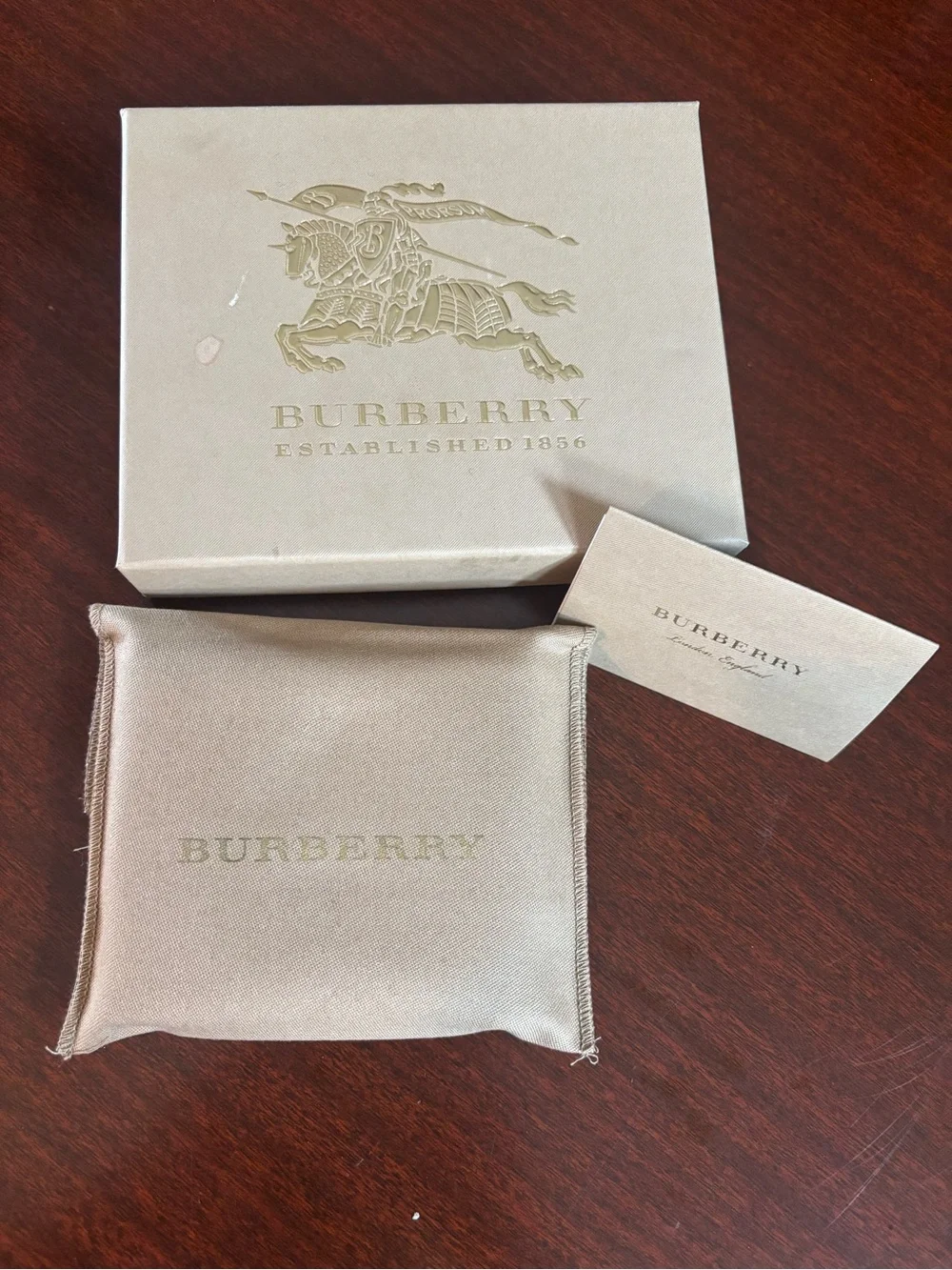 Burberry compact slim